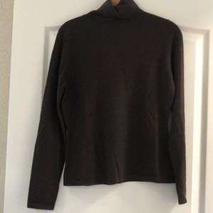 Brown cashmere turtleneck